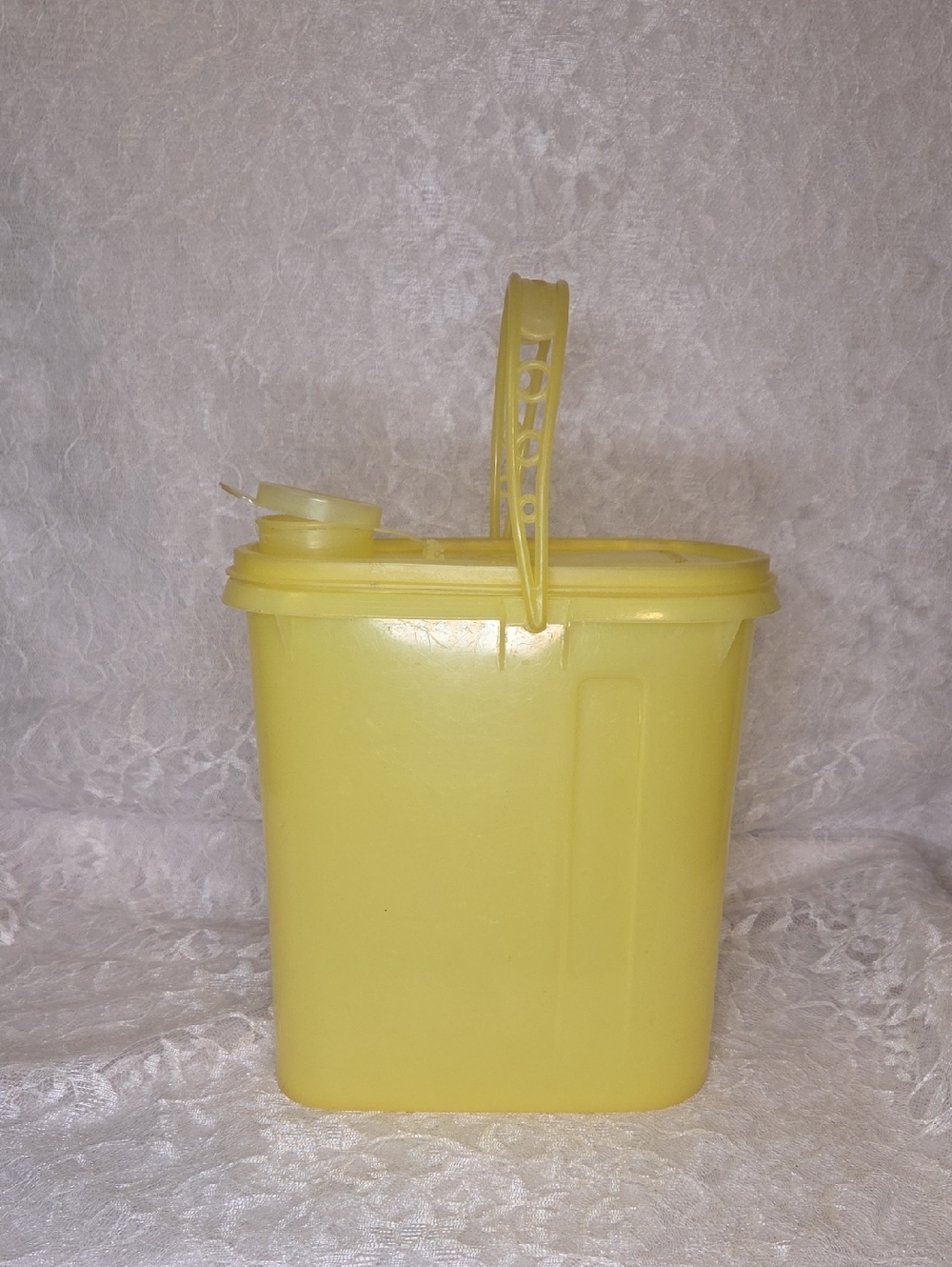 Tupperware: Pitcher With Handle - Picture 5 of 10